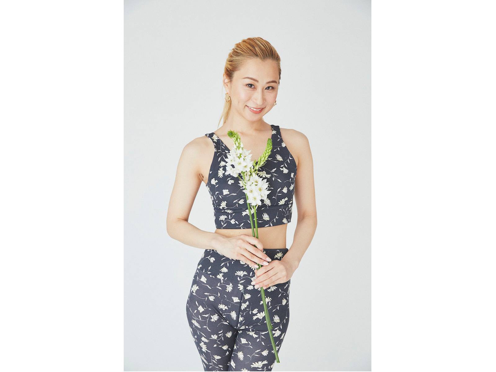 emmiがヨガクリエイターayaとのコラボレーションヨガウェアを発売