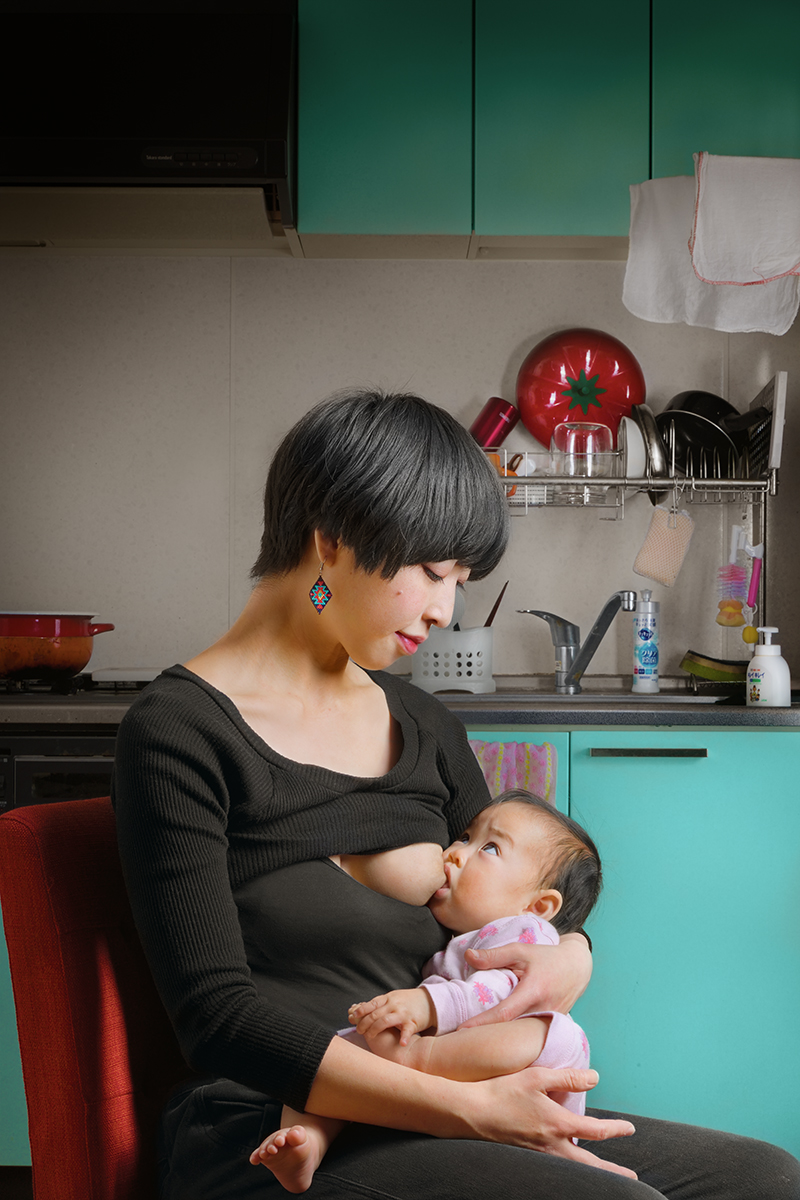 聖母子像に準えた日本人母子ポートレート展がアルルで開催 | NEWS