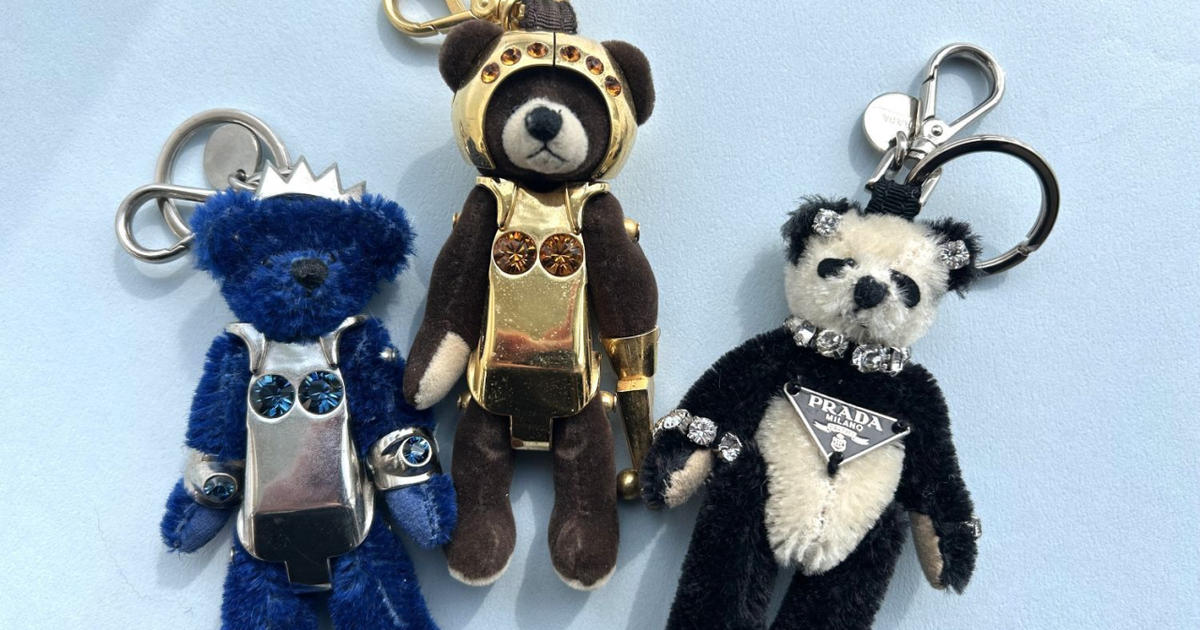 プラダ バッグチャーム】見ているだけで癒される！BAILA ウェブ編集長