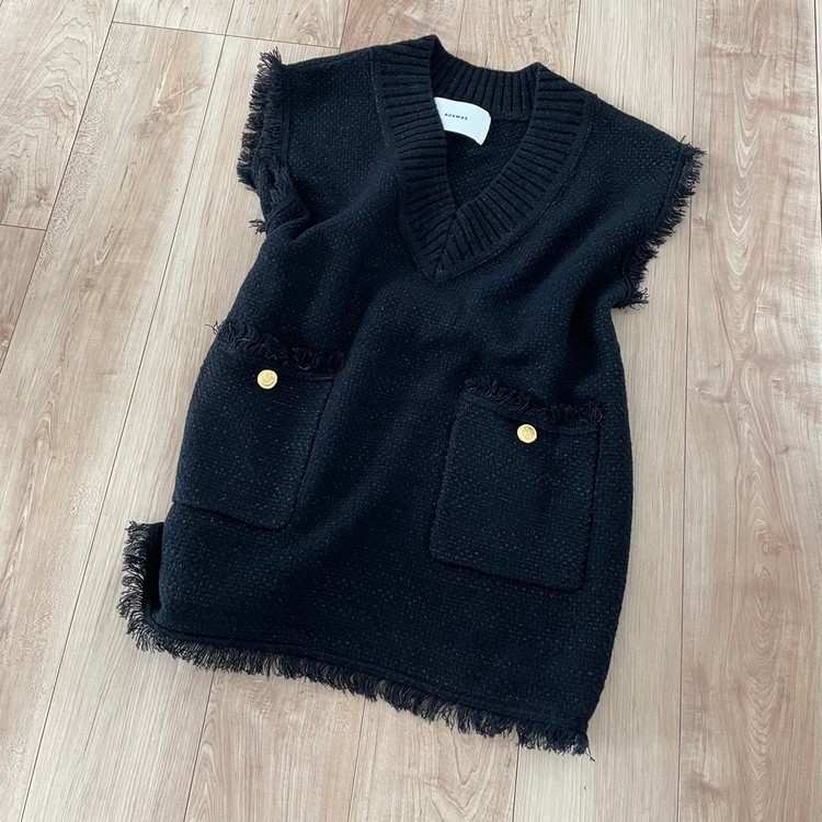 7ヶ月着られるニット”「アダワス」のツイード風ベストを秋イチ買い