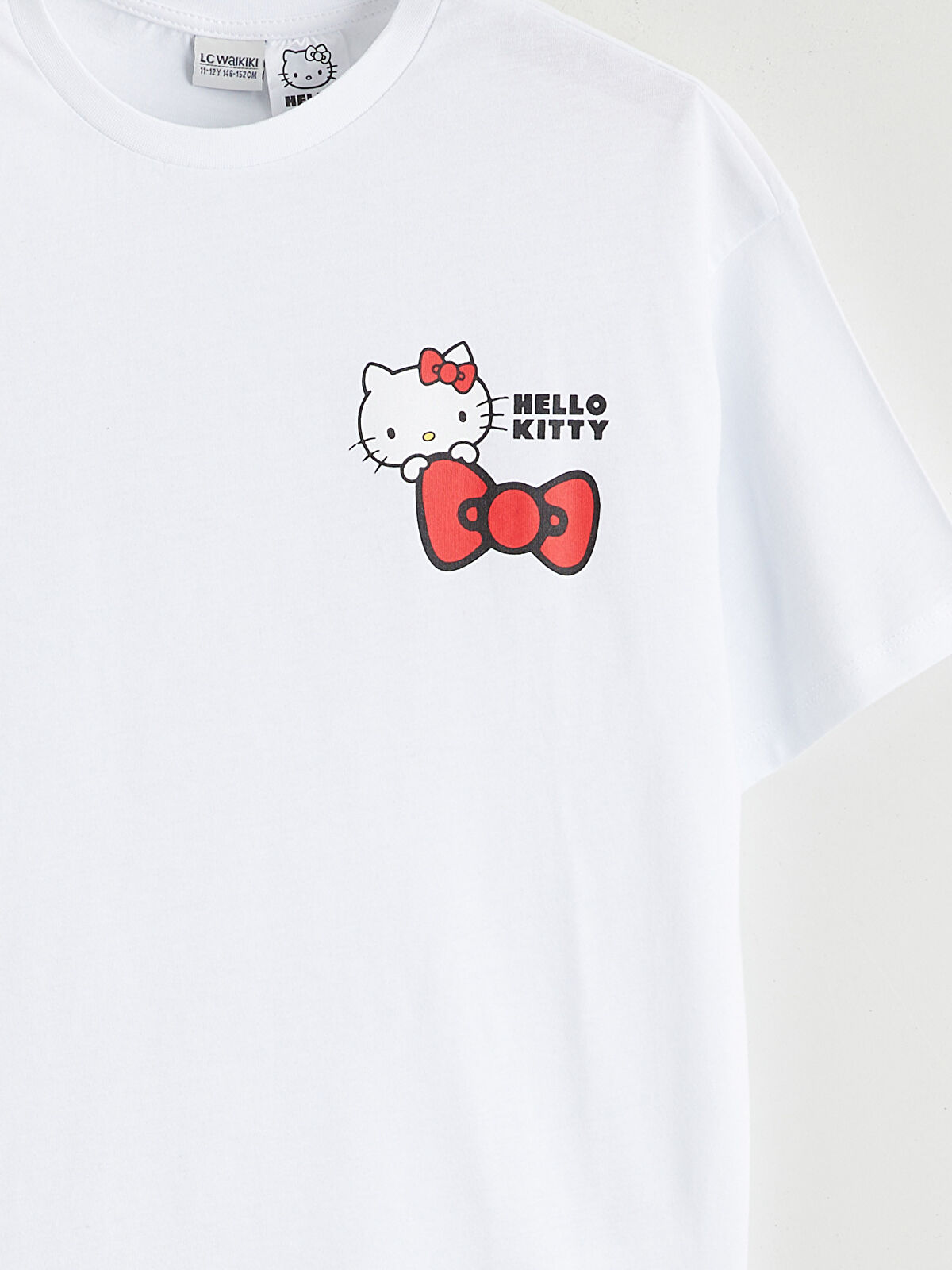 LCW Kids Beyaz Bisiklet Yaka Hello Kitty Baskılı Kız Çocuk Tişört
