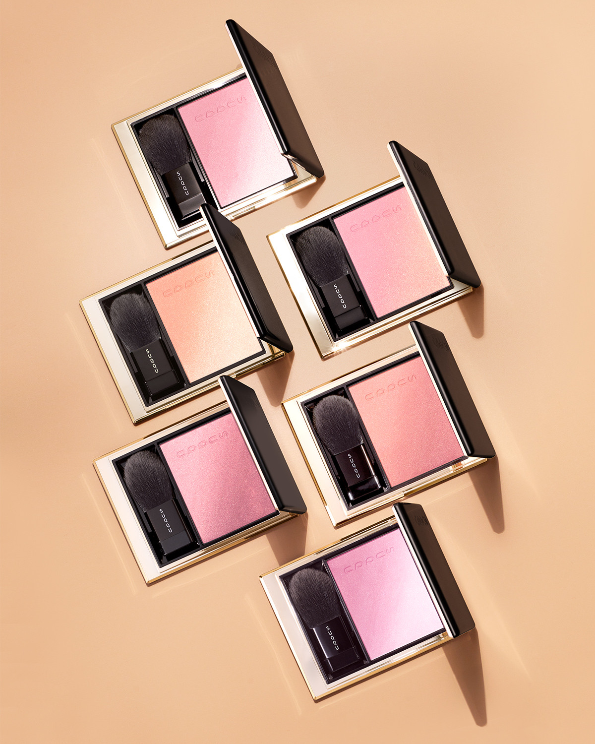 このぼかしやすさ、革新的！ SUQQUの新パウダーブラッシュなら