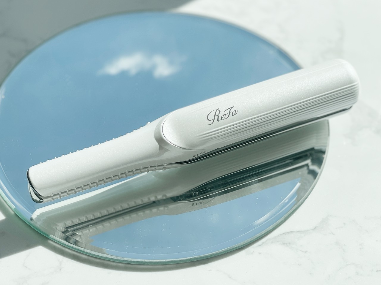 ReFaから待望の超軽量コードレスヘアアイロンが新登場！ひとつまみの