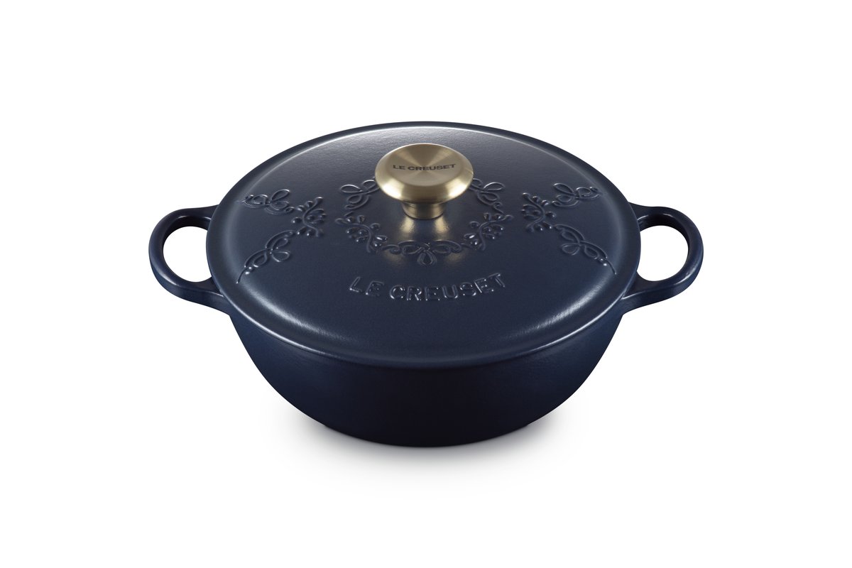 ル・クルーゼ】の定番鍋やストーンウェアがホリデーシーズン仕様に