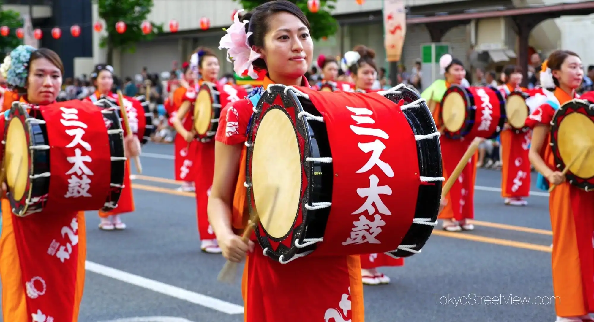 岩手県盛岡市の「さんさ踊り」で夏の最高の想い出を作る！街中が笑顔で