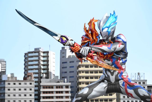 ウルトラマンブレーザー」炎をまとう新たな姿ファードランアーマー11月