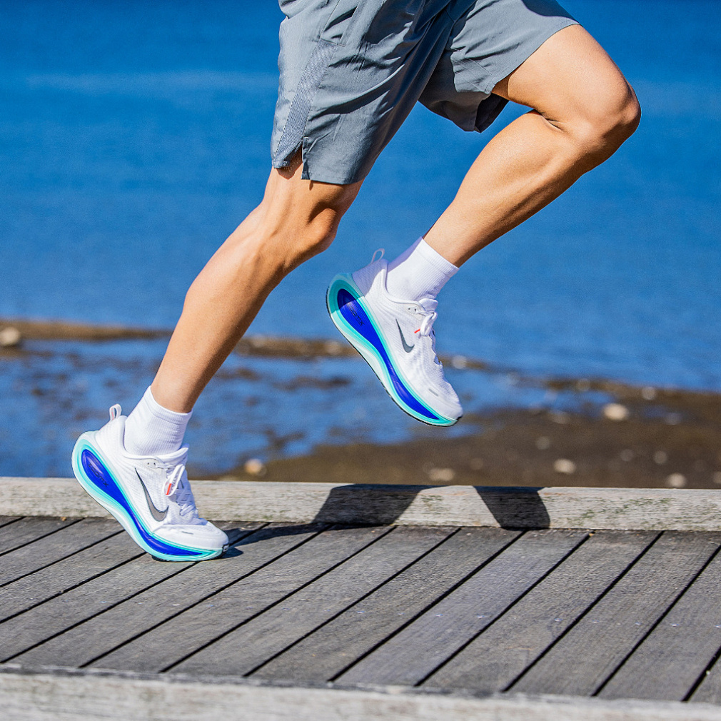 ナイキ VOMERO PLUS ズーム ボメロ プラス HV8150-104 メンズ 陸上