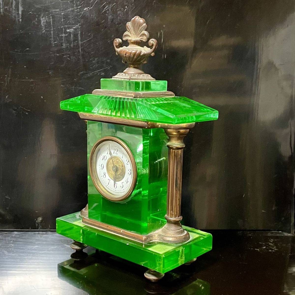 ビンテージ・精工舎グリーンガラス置時計 稼動・美品 です。 精工舎