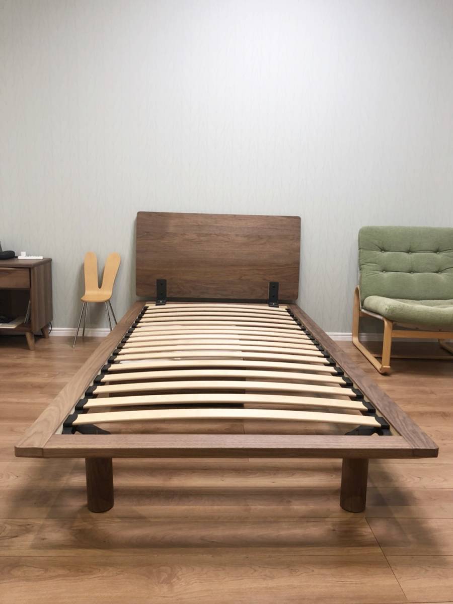 旧仕様】無印良品 木製ベッドフレーム ウォールナット材 脚付き【廃盤