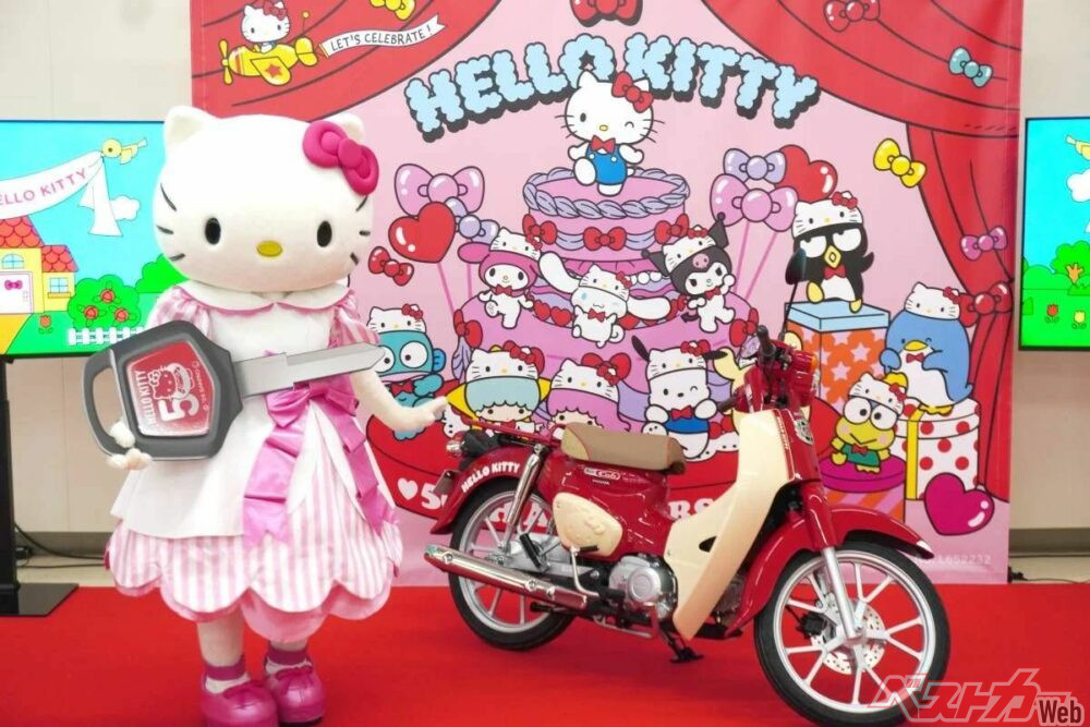 キティカブ50がトミカになった！ 1/64サイズなのにキティちゃんの顔も