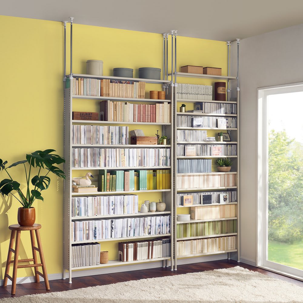 たっぷり収納！スチールラック 突っ張り式 コミック用 幅121.5cm 通販