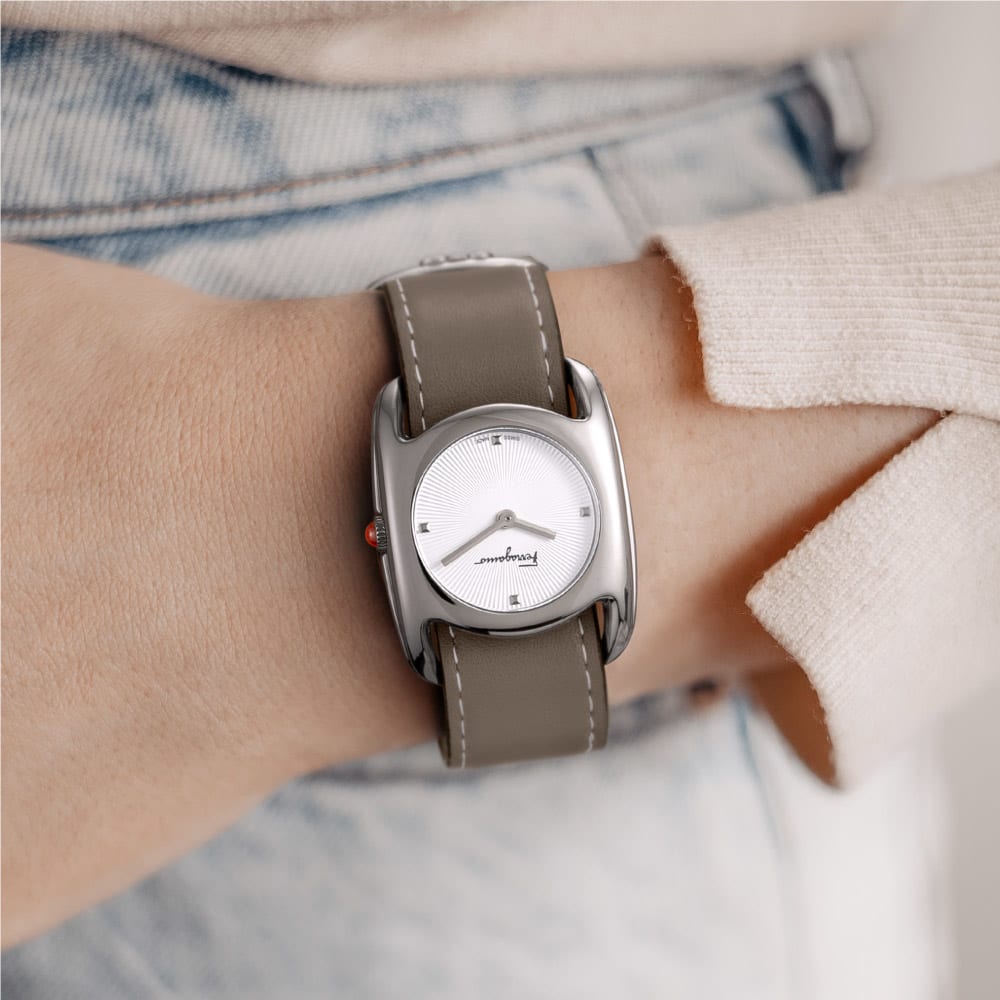 Salvatore Ferragamo/フェラガモ ヴァラ ブラック・トープ 通販 - ディノス