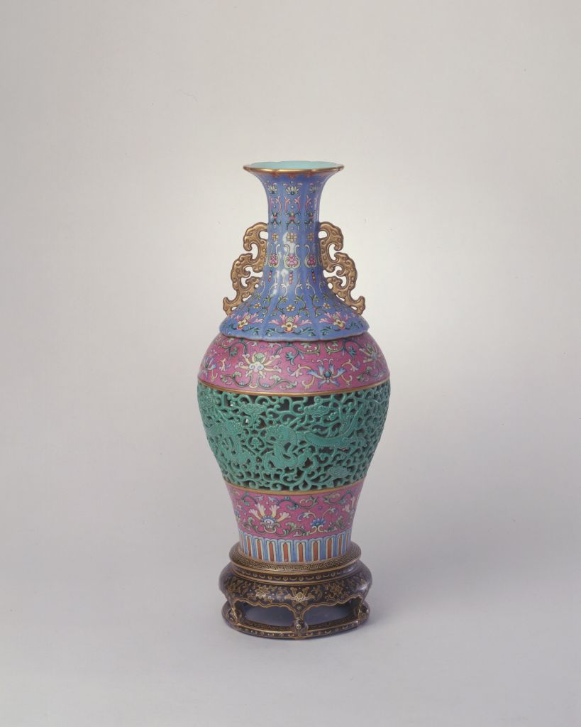 粉彩镂空云龙纹夔凤耳转心瓶- 故宫博物院 00486中国美術