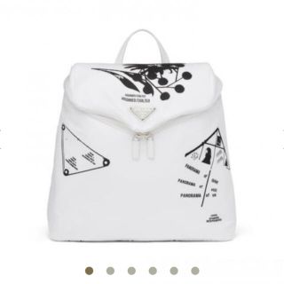 PRADA（バッグパック/リュック ・ ホワイト/白色系）のフリマアイテム一覧