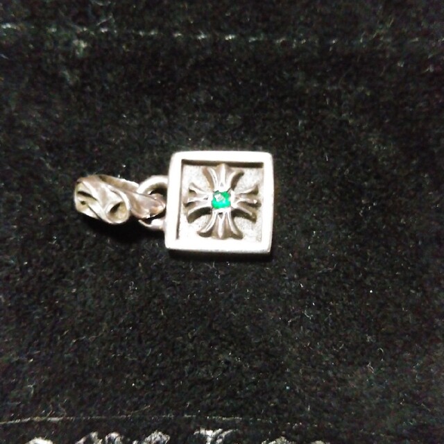 クロムハーツ フレームドチャームwithエメラルドの通販はau PAY