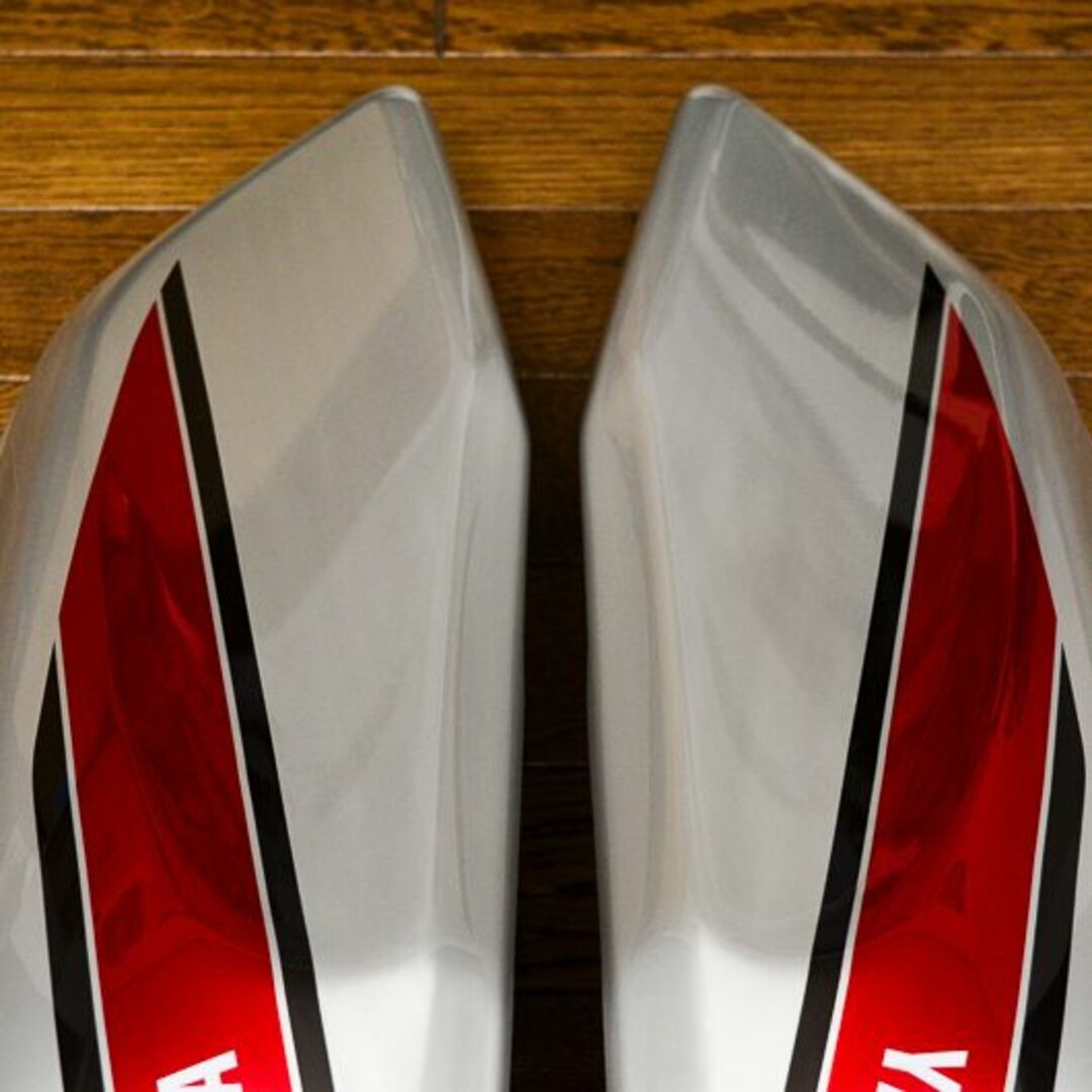 XSR700 タンクサイドカバー 美品の通販 by マルシェF's shop｜ラクマ