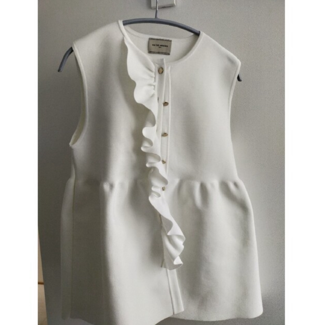 UNITED ARROWS - ユナイテッドアローズ Pフリルニットベスト ホワイト