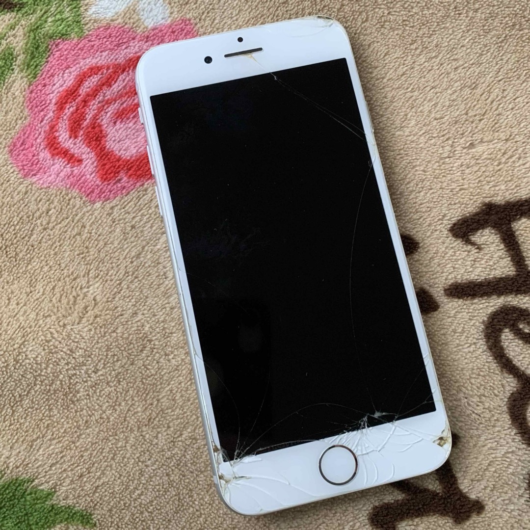 iPhone - iPhone8 ジャンク 部品取り用の通販 by きよ's shop｜アイ