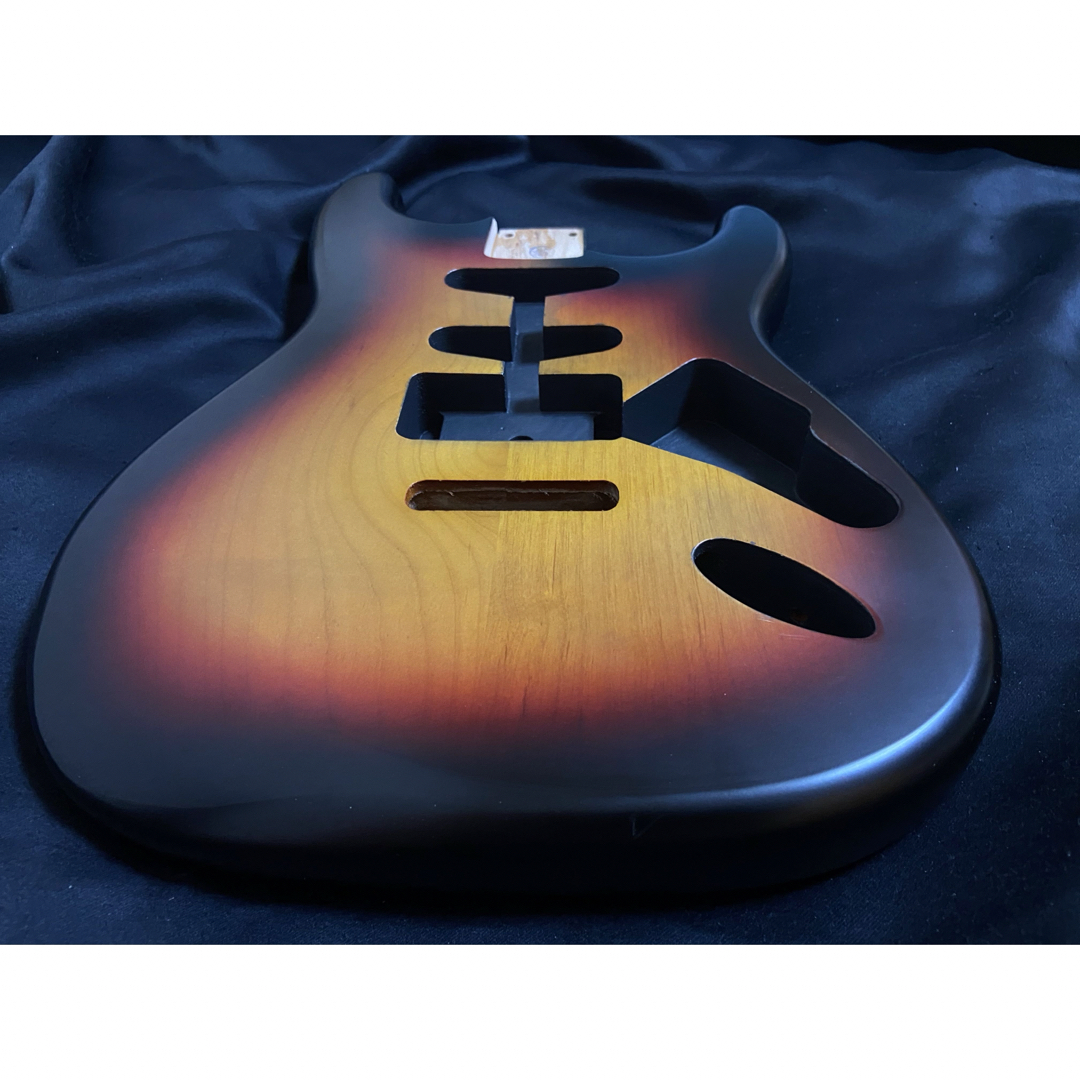 メーカー不明ナチュラルサテンストラトキャスター エレキギター