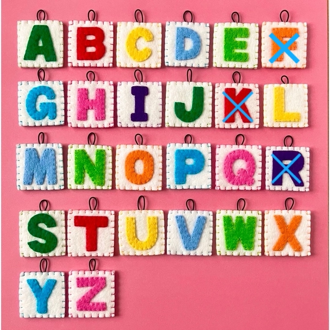 🏐 バレーボール＋イニシャル フェルト ストラップの通販 by Karina's