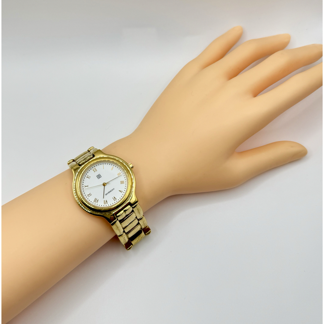 GIVENCHY - GIVENCHY ジバンシー QZ ホワイト文字盤 ラウンド メンズ