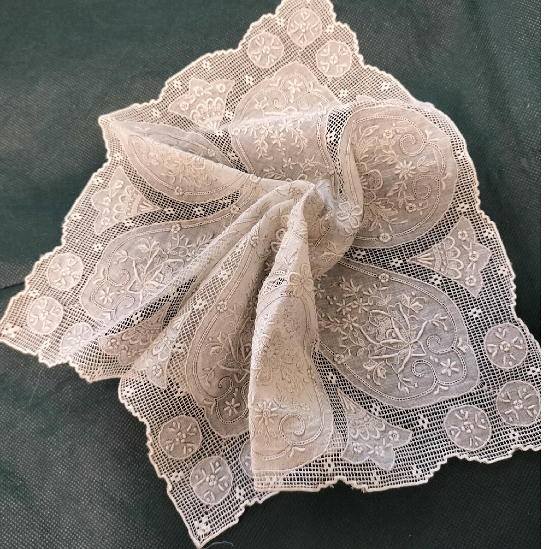 汕頭 刺繍 スワトウ ハンカチ SWATOWの通販 by ココリン's shop｜ラクマ