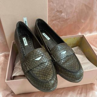 MIU MIU（靴/シューズ ・ グリーン・カーキ/緑色系）のフリマアイテム一覧