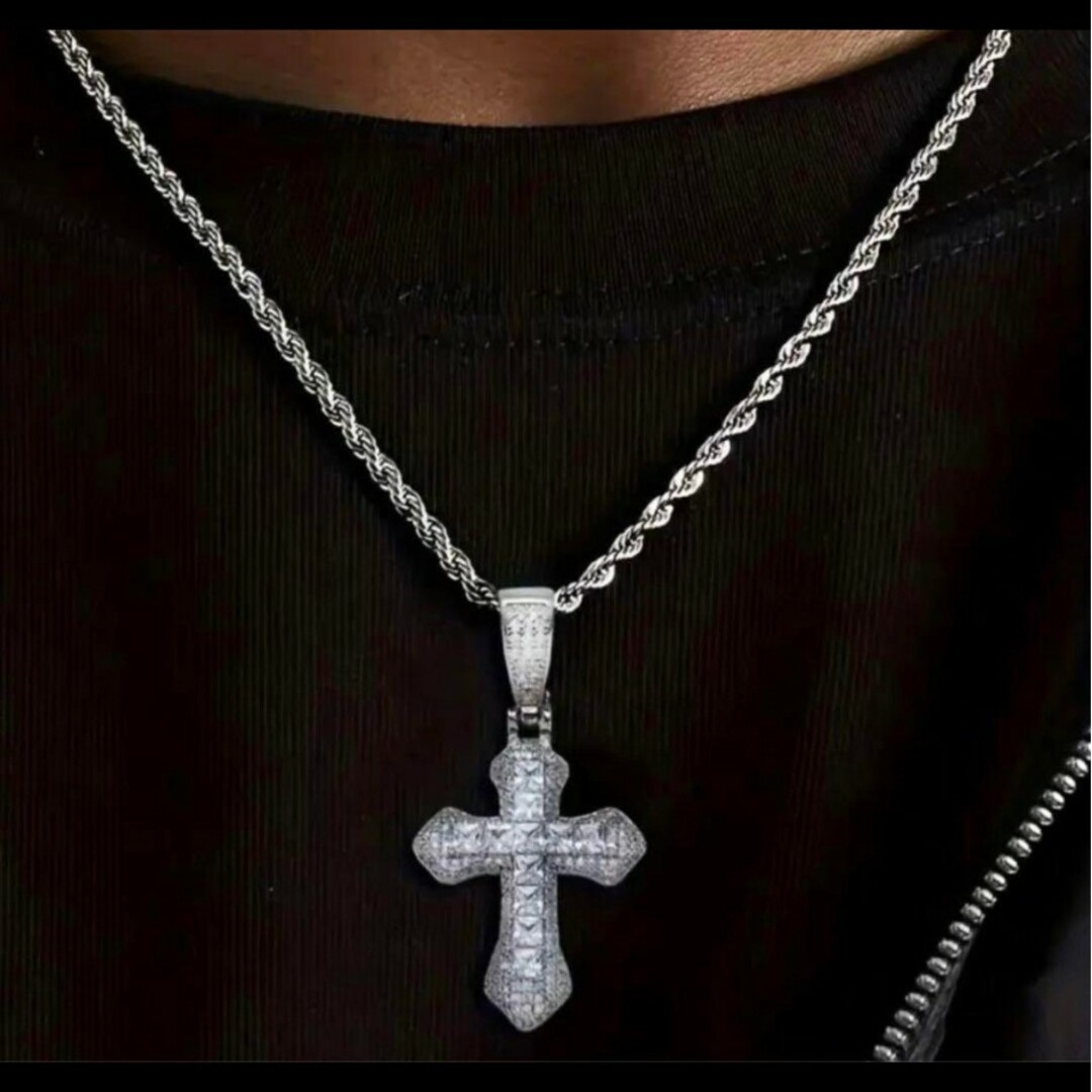 洗練と輝きの象徴】モアサナイト × クロスデザイン ネックレス（3.3ct）