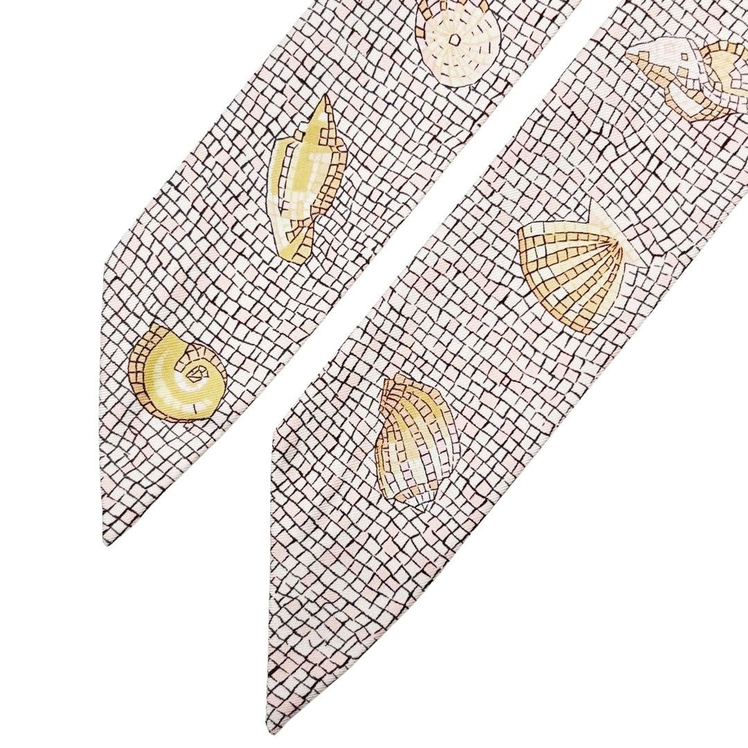 入手困難エルメス スカーフ ツイリー モザイク 貝殻柄 シルク 1Q22