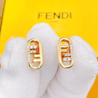 FENDI（ピアス ・ ゴールド/金色系）のフリマアイテム一覧