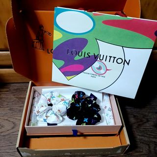 LOUIS VUITTON - ルイヴィトン シュシュ モノグラムシルエットの通販