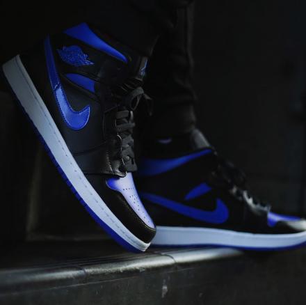 国内1月1日発売予定】 ナイキ エアジョーダン1 ミッド 