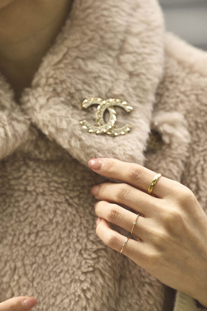 ステキな40代は手元が違う！シャネル【ココ クラッシュ】コーデ＜読者