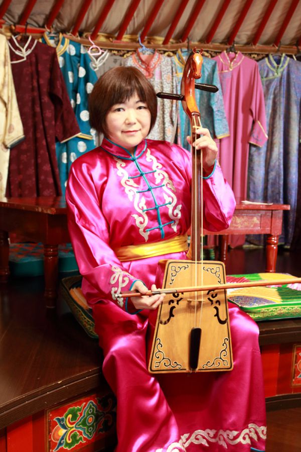 民家の二階にまさかのゲル。民族衣装で行く脳内モンゴル旅｜るるぶ&more.