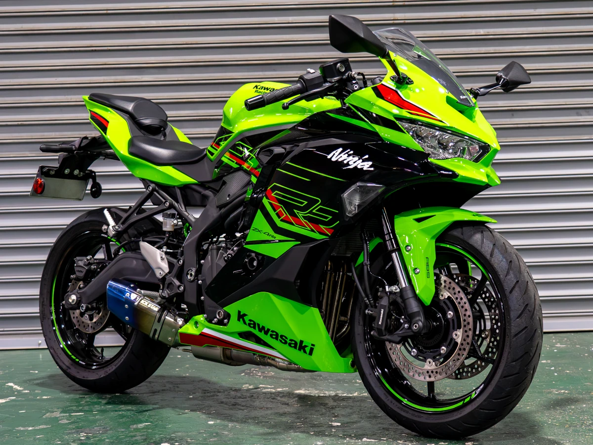 新製品】あのショートなIKAZUCHIが再び！ トリックスターよりZX-4R SE