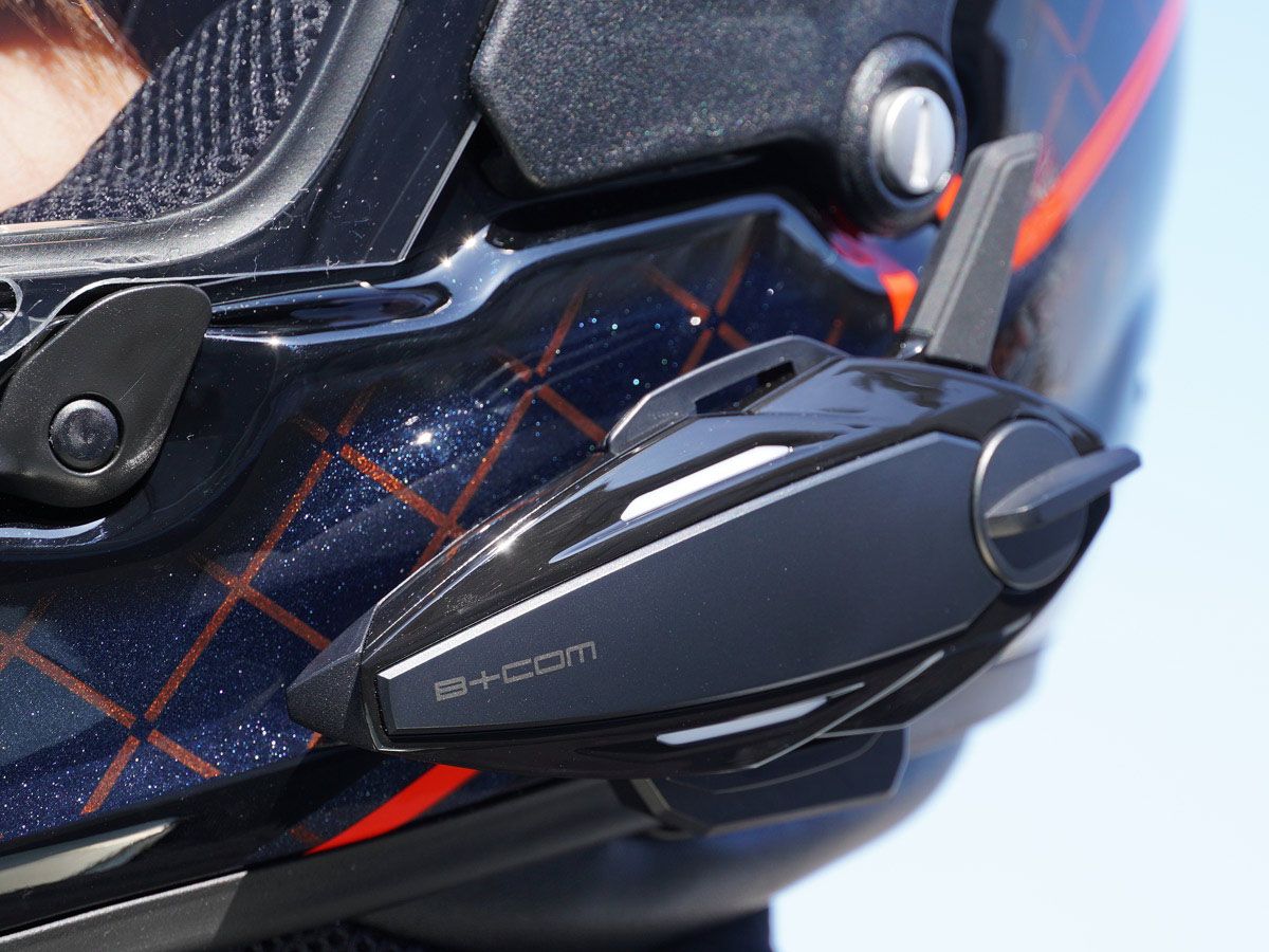 メッシュ＋オンライン通信で“通話が途切れない”インカムへ！ 新世代B+