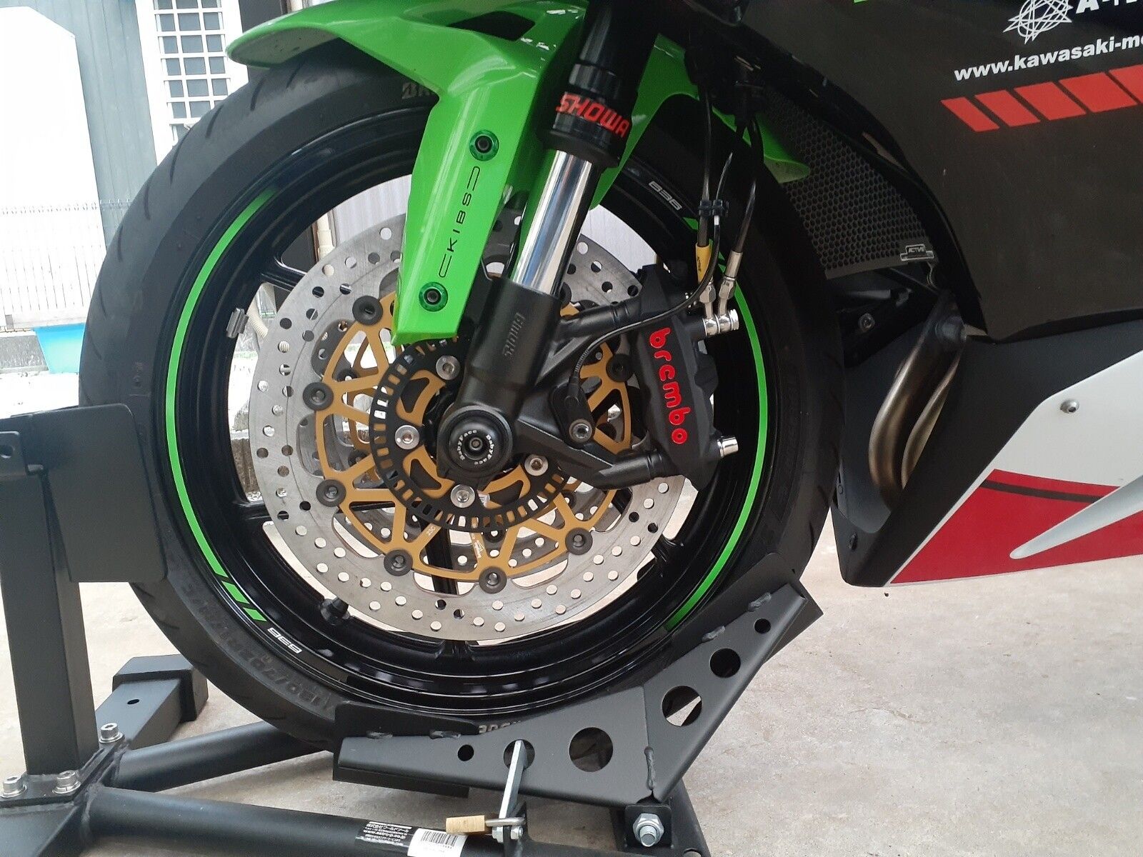 KAWASAKI ZX-6R「リアブレーキディスクを交換の巻」 | ウェビック