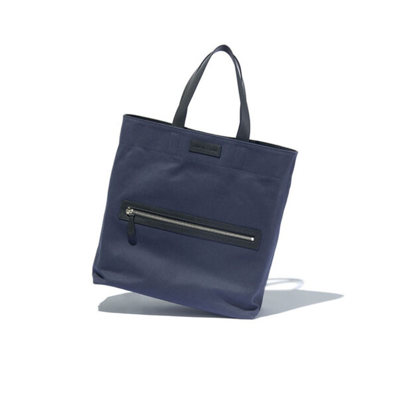 コーチ、ブルックスブラザーズ… この夏選ぶべき「大人の軽快トート