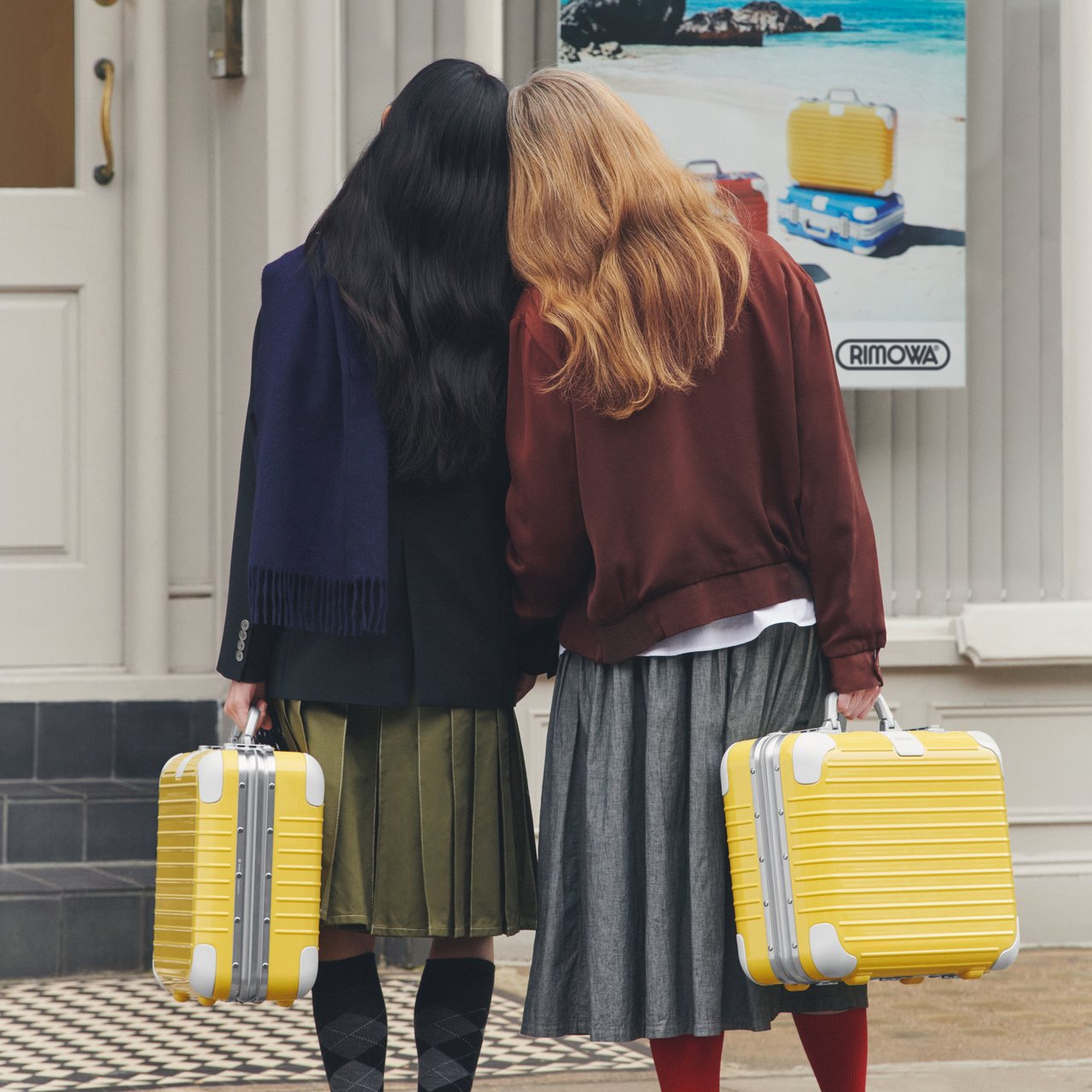 差がつく大人のリモワ】旅を楽しくさせるカラフルな「HOLIDAY ハンド