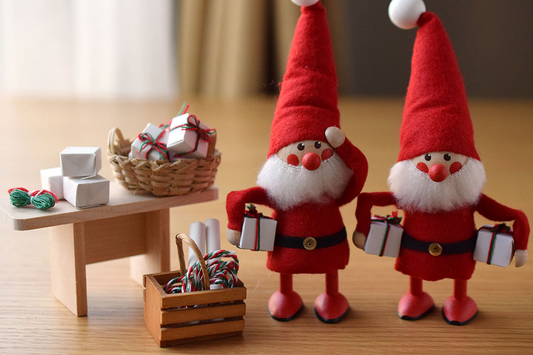ノルディカニッセ プレゼントを持ったサンタ (ノルディカニッセ