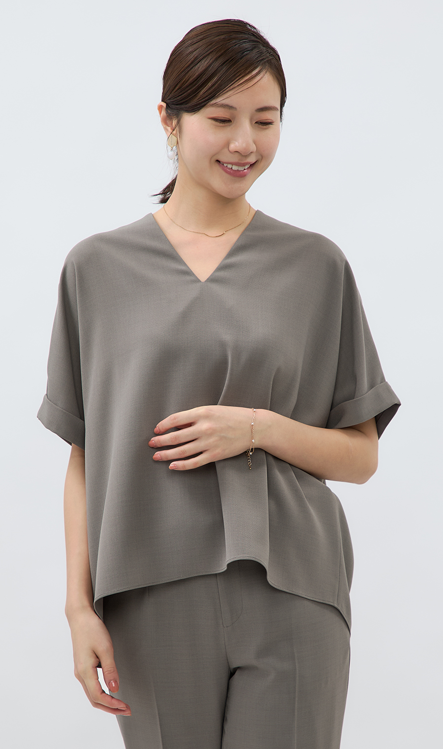 Vネックブラウス【半袖】【セットアップ着用可】 (ABL5534-B) | ANCHOR