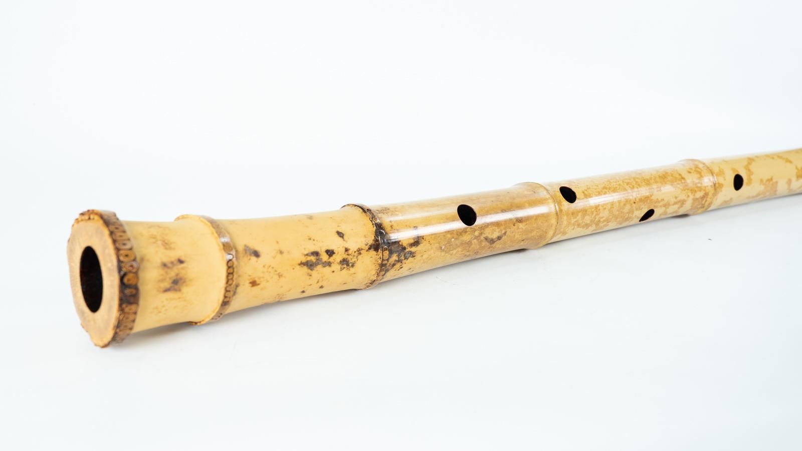 38 値下げ尺八一尺六寸管銘○軒？二印梅軒だと教えて頂きました