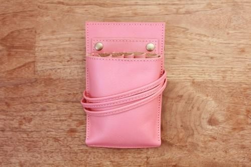 気まぐれお値引き中 ヌメ革ナチュラル、ローズ型押しピンクの蓋付き