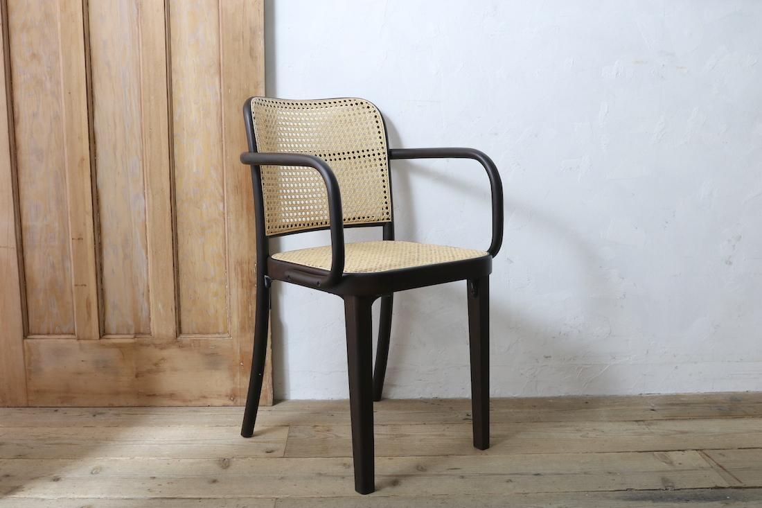 曲げ木アームチェア811/ラタン(籐)編み/FAMEG社- カフェスタイルの