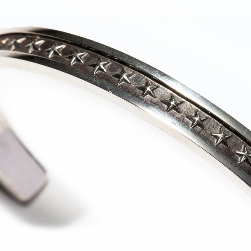 CALEE】（キャリー）