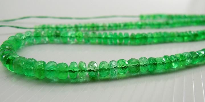 1808. エメラルドボタンカットグラデーション6連ネックレス 1808