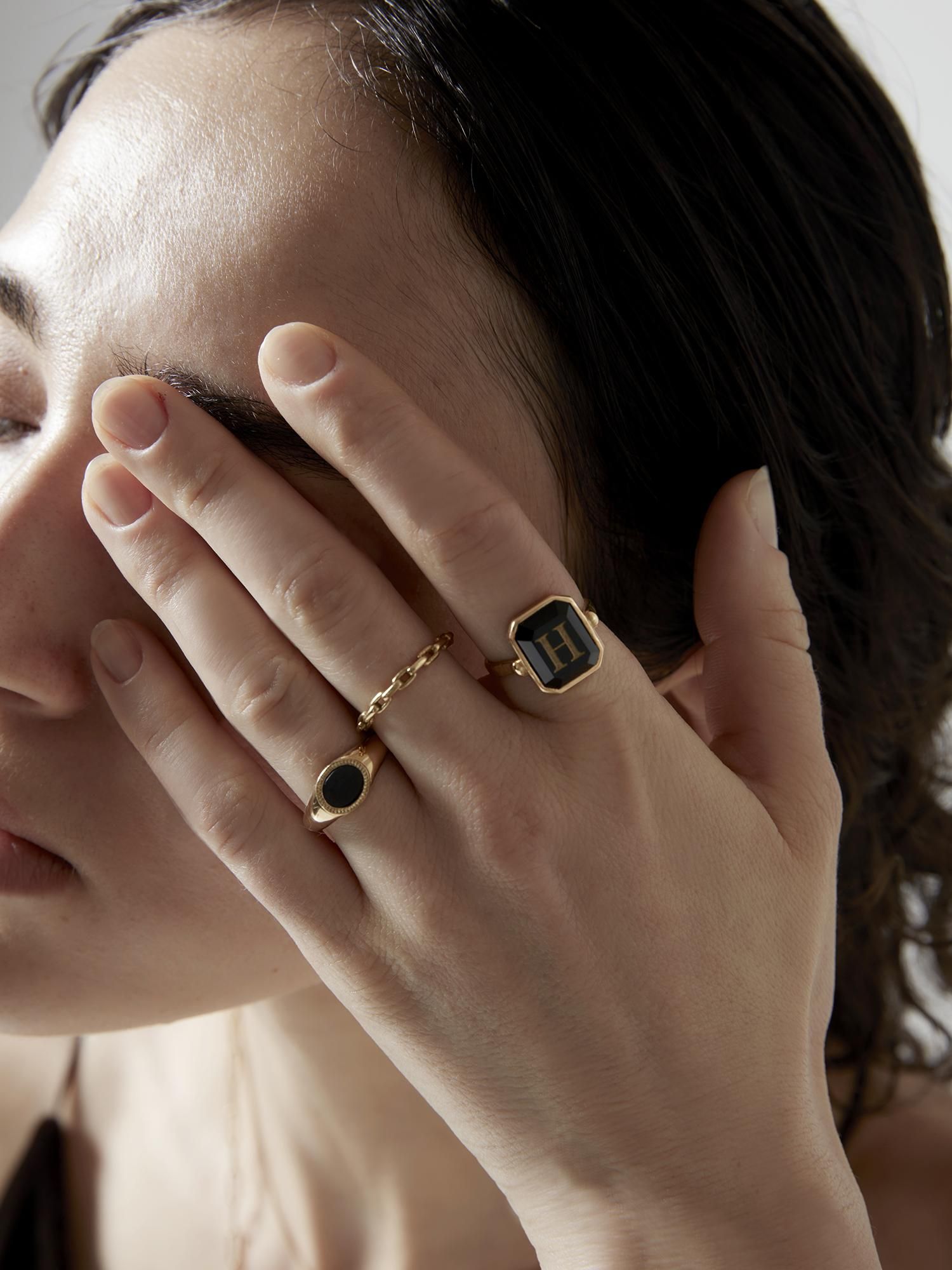 HELIOS / Onyx signet ring ( small onyx ) - GIGI Jewelry