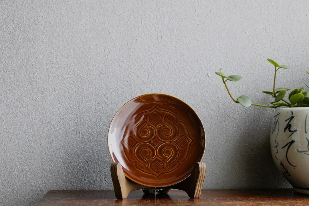 AINU×有田焼 鋳込皿 飴釉 5寸（斉藤政輝）：小樽百貨UNGA↑（うんが