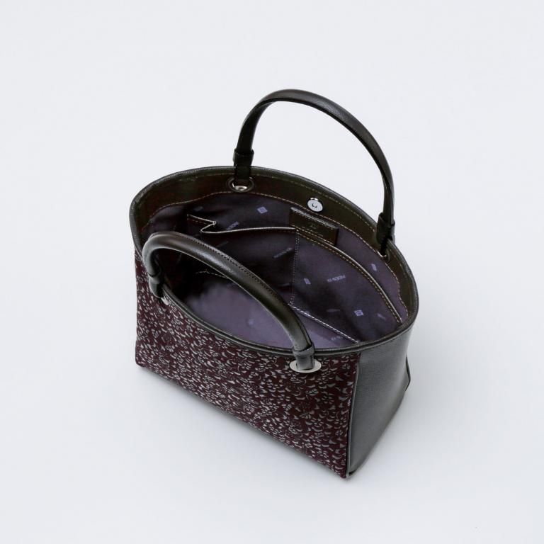 17ハンドバッグ［紫地×黒漆×小花唐草］：印傳屋公式オンラインショップ