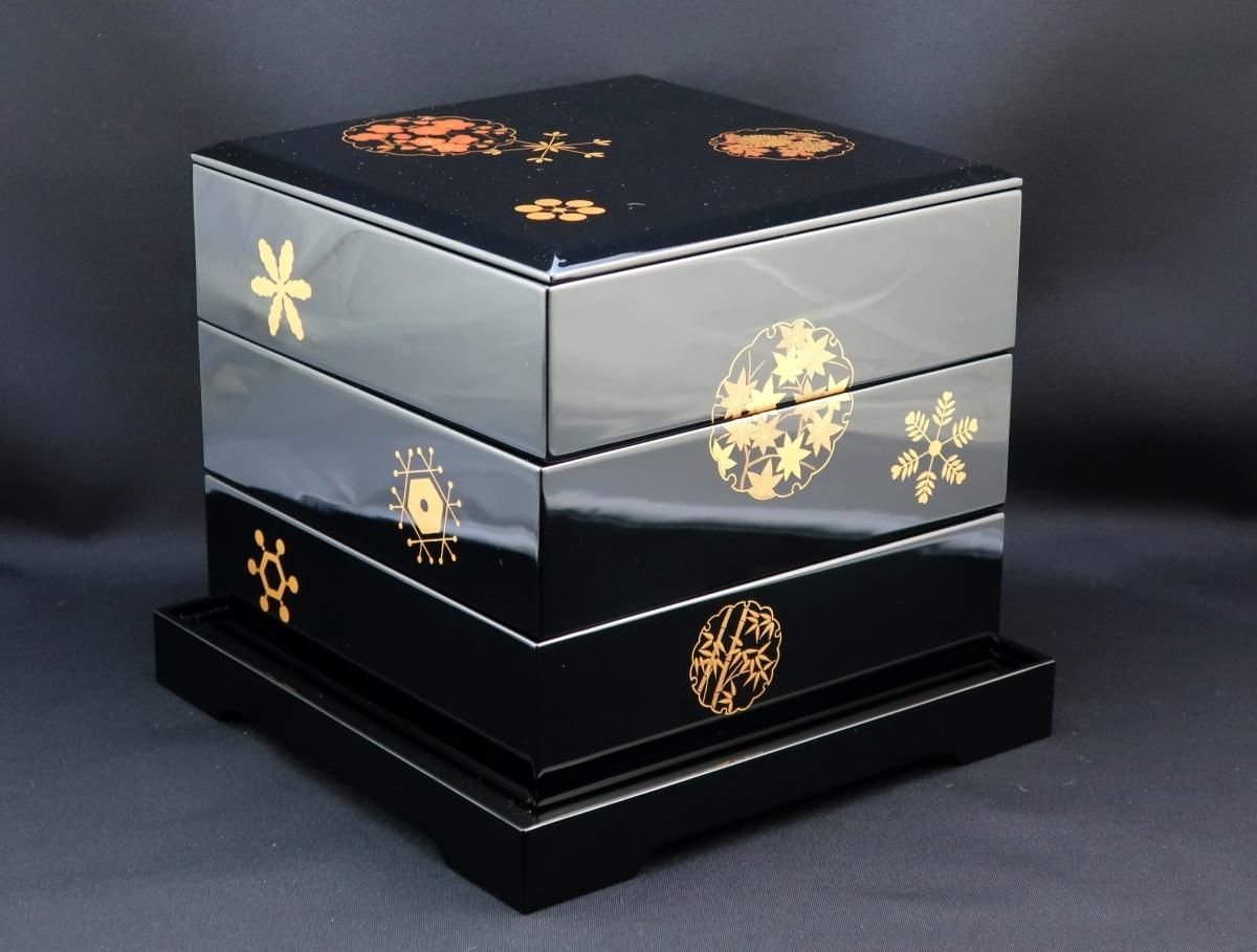 平安象彦黒塗蒔絵重箱 /Kyoto 'Zohiko' Black Lacquered 'Jubako' Food
